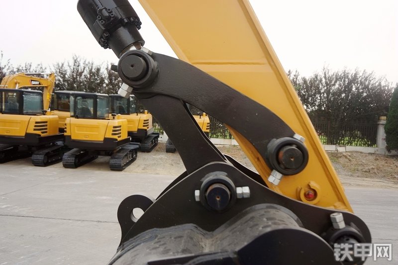 三一重工SY365H加长臂挖掘机局部