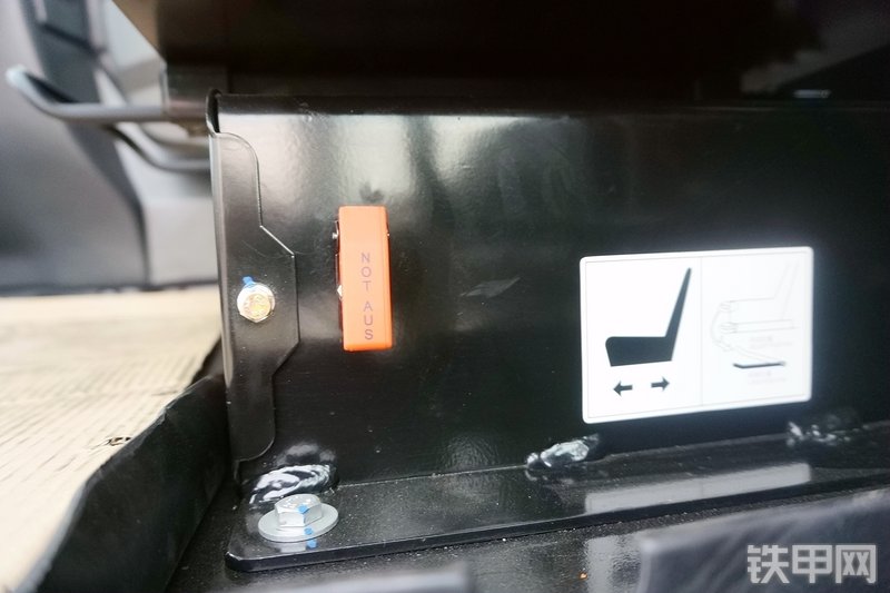 三一重工SY365H挖掘机局部