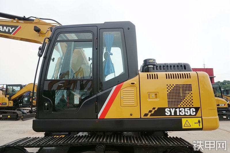 三一重工SY135C挖掘机整机外观