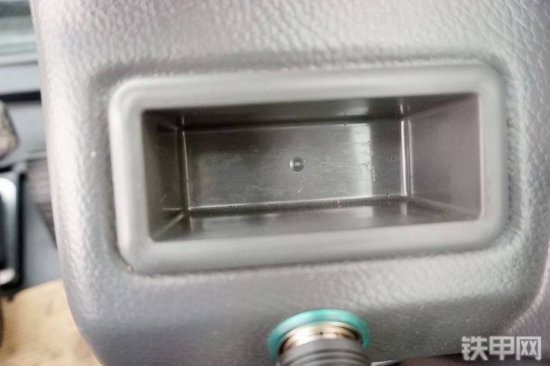 三一重工SY365H加长臂挖掘机局部