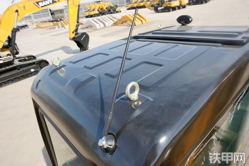 三一重工SY245H挖掘机局部