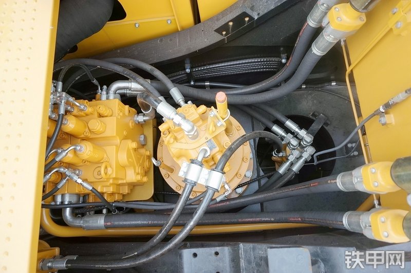 三一重工SY365H加长臂挖掘机局部