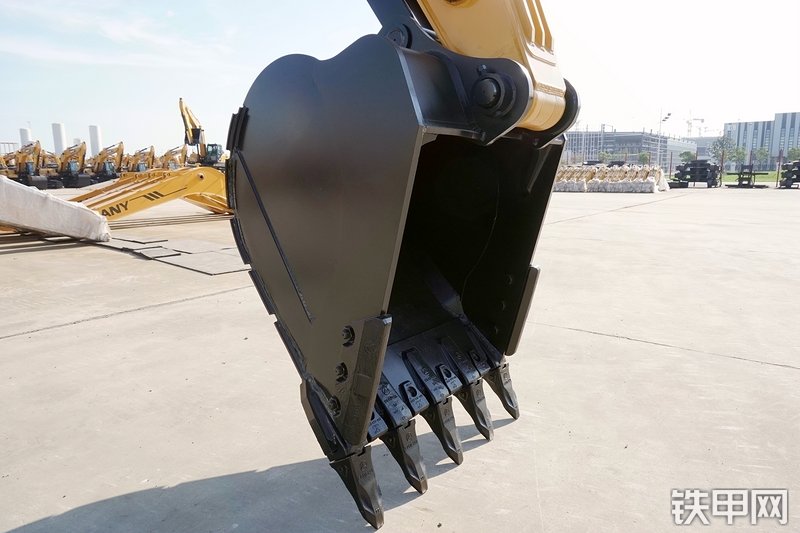 三一重工SY285C挖掘机局部