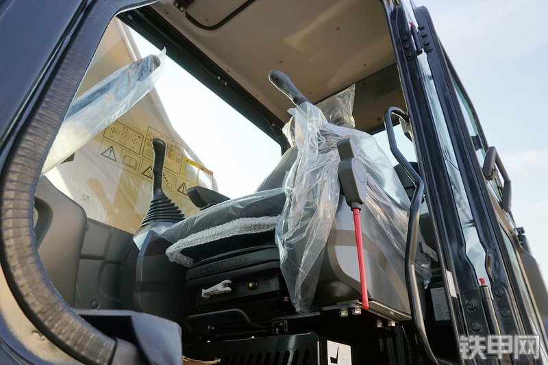 三一重工SY305H挖掘机局部