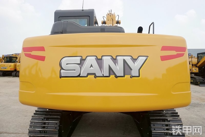 三一重工SY135C挖掘机整机外观