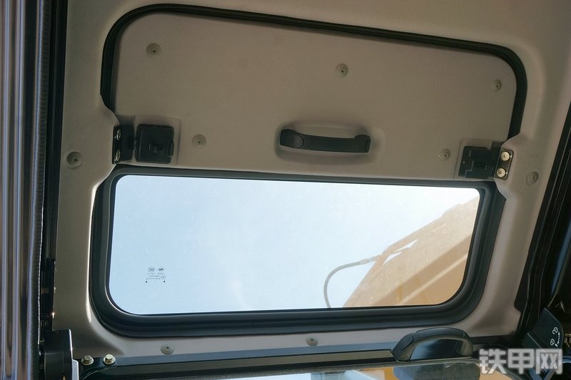 三一重工SY225C挖掘机局部