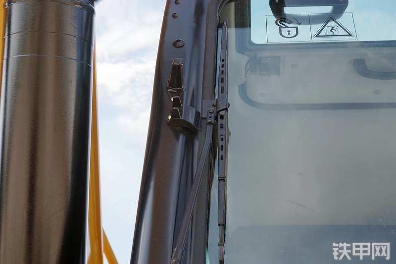 三一重工SY225C挖掘机局部