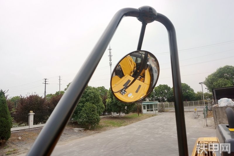 三一重工SY365H加长臂挖掘机局部