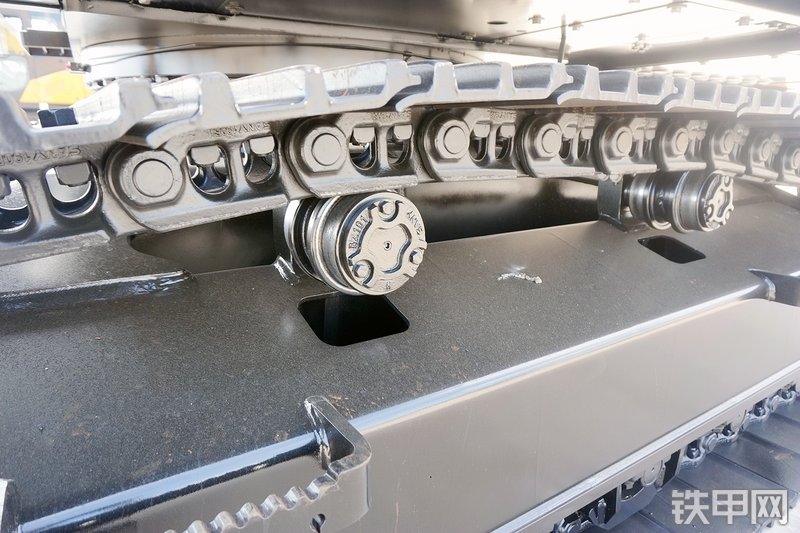 三一重工SY215CA加长臂挖掘机局部