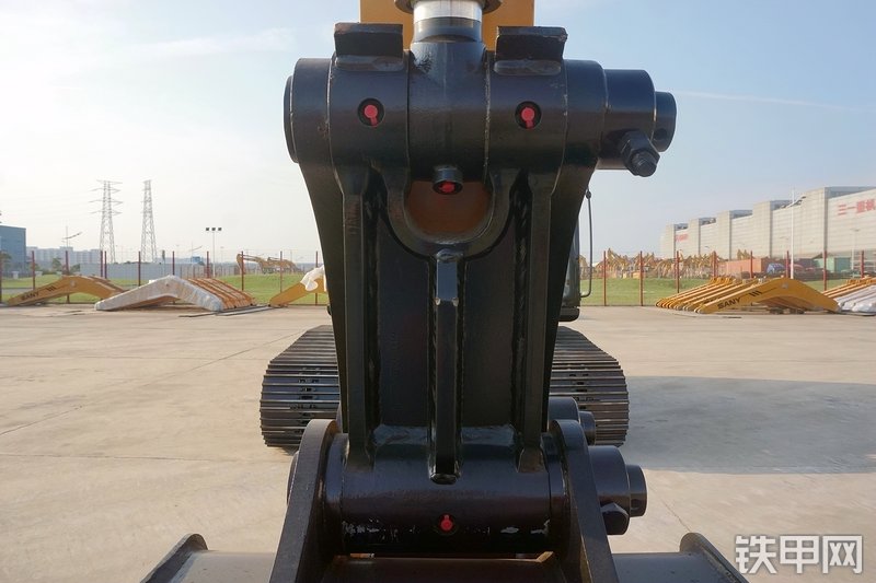 三一重工SY215CA加长臂挖掘机局部