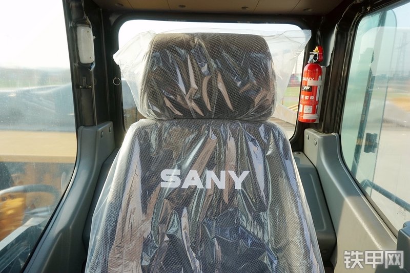 三一重工SY305H挖掘机局部