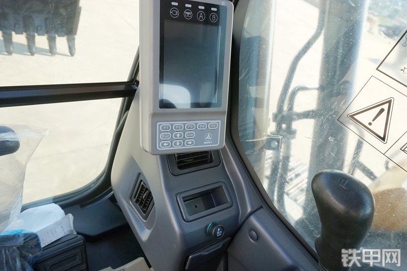 三一重工SY285C挖掘机局部