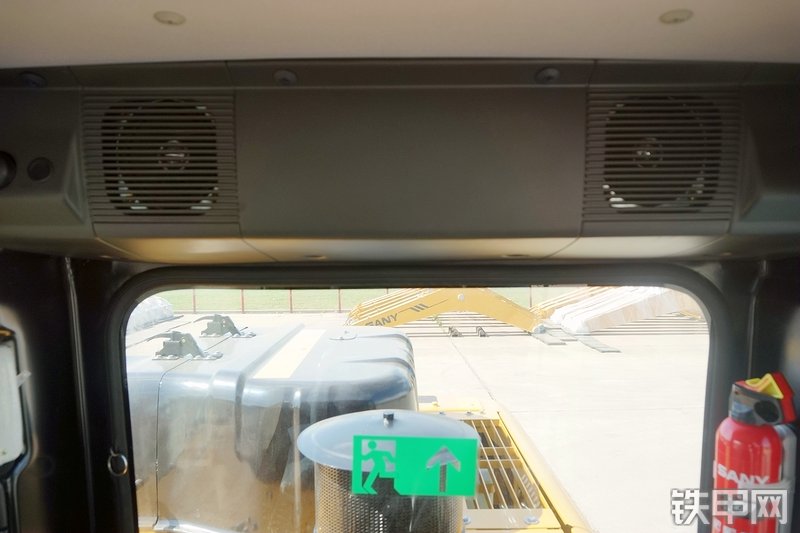 三一重工SY225C挖掘机局部