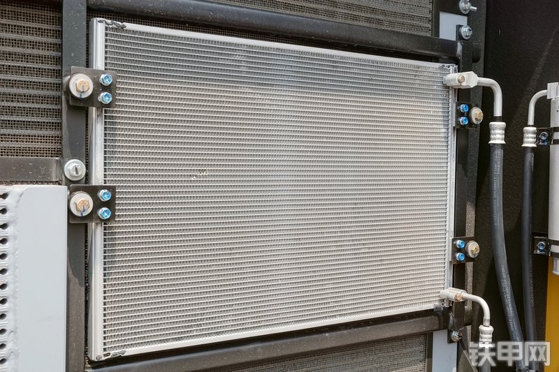 三一重工SY750H-松土器挖掘机局部