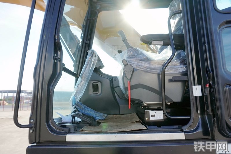 三一重工SY285C挖掘机局部