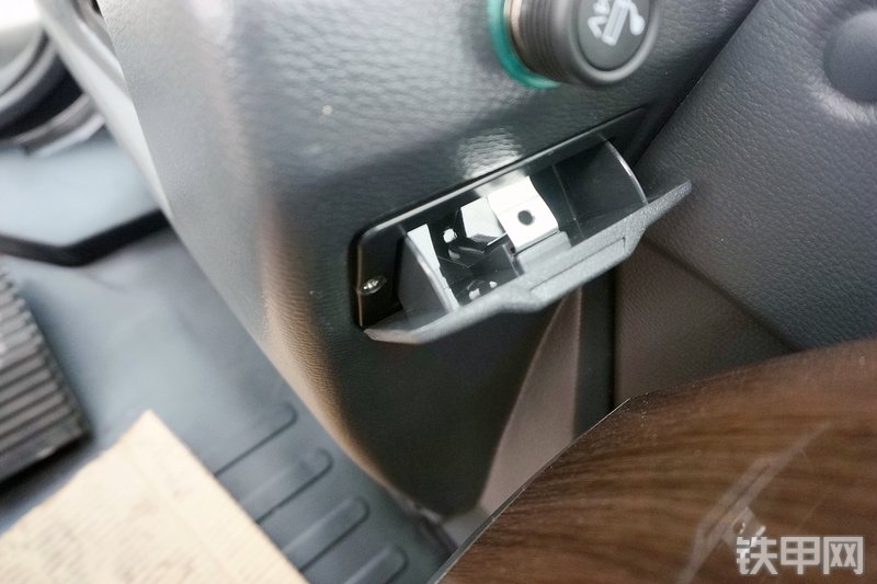 三一重工SY365H加长臂挖掘机局部