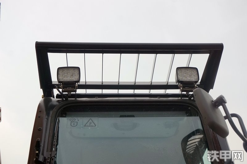 三一重工SY365H加长臂挖掘机局部