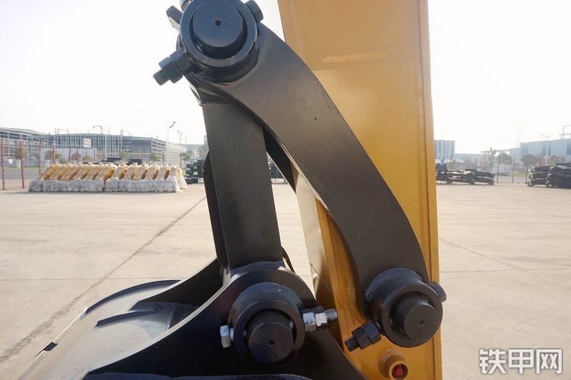 三一重工SY215CA加长臂挖掘机局部