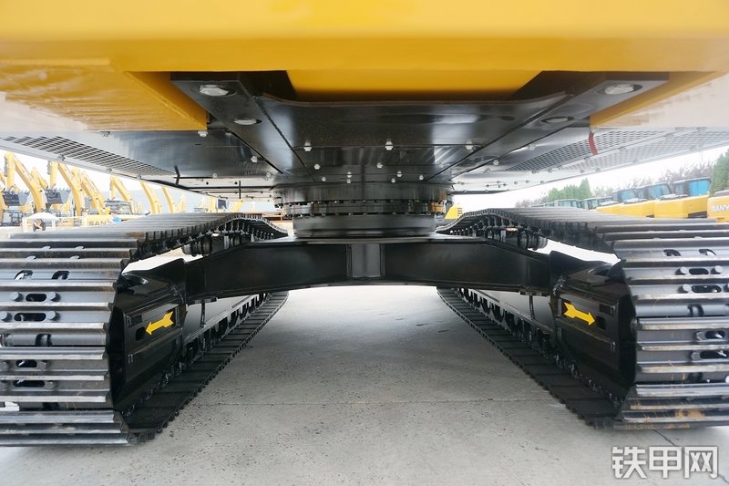 三一重工SY365H加长臂挖掘机局部