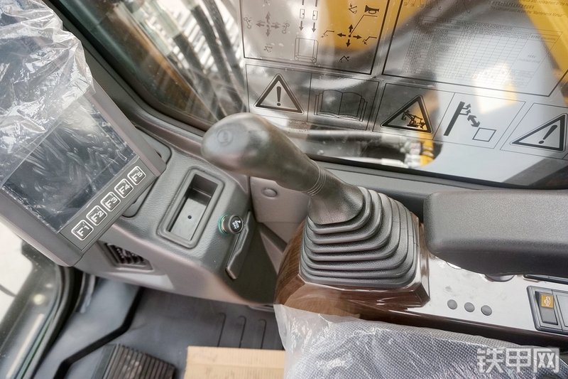 三一重工SY365H挖掘机局部