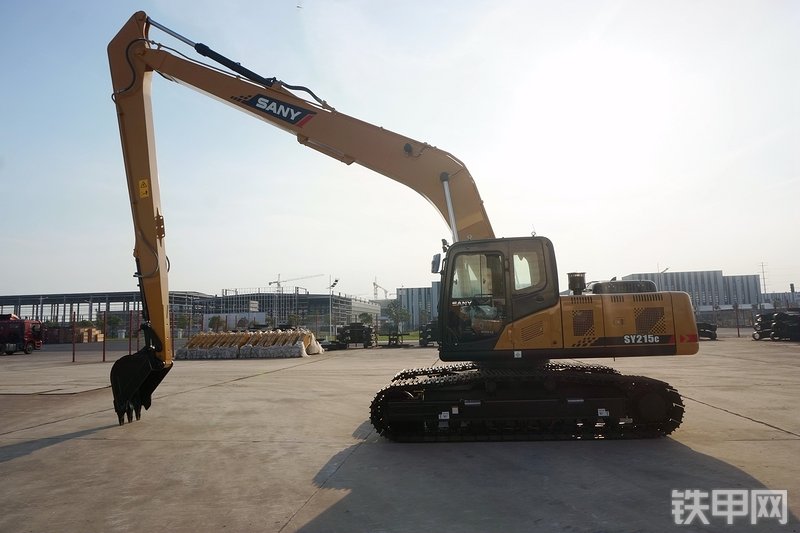 三一重工SY215CA加长臂挖掘机整机外观