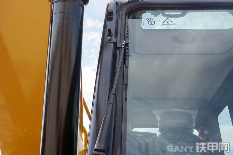 三一重工SY215C挖掘机局部