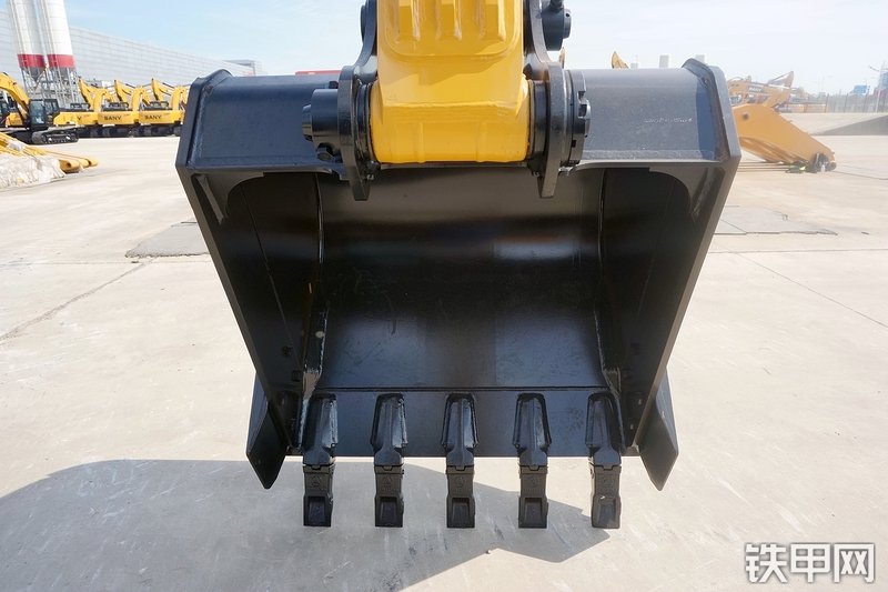 三一重工SY225C挖掘机局部