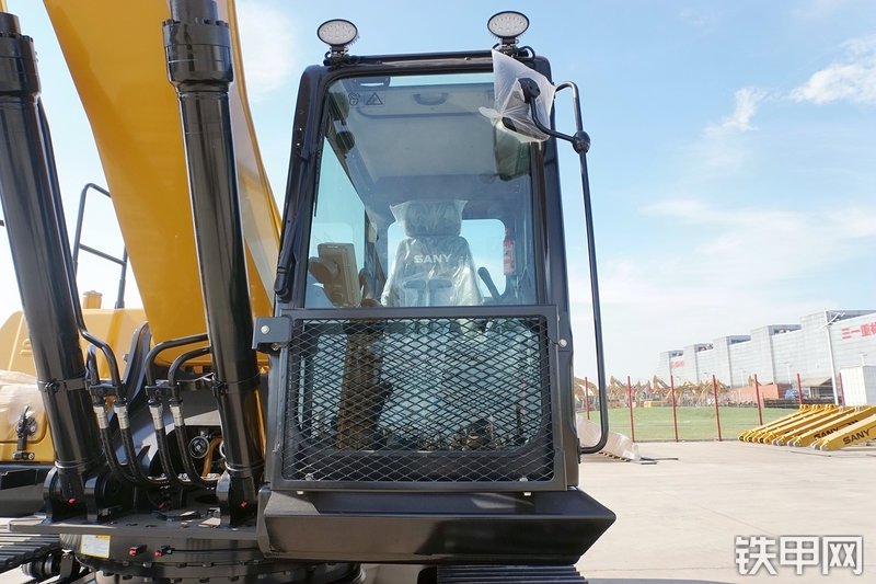 三一重工SY265C挖掘机局部