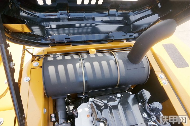 三一重工SY215CA加长臂挖掘机局部