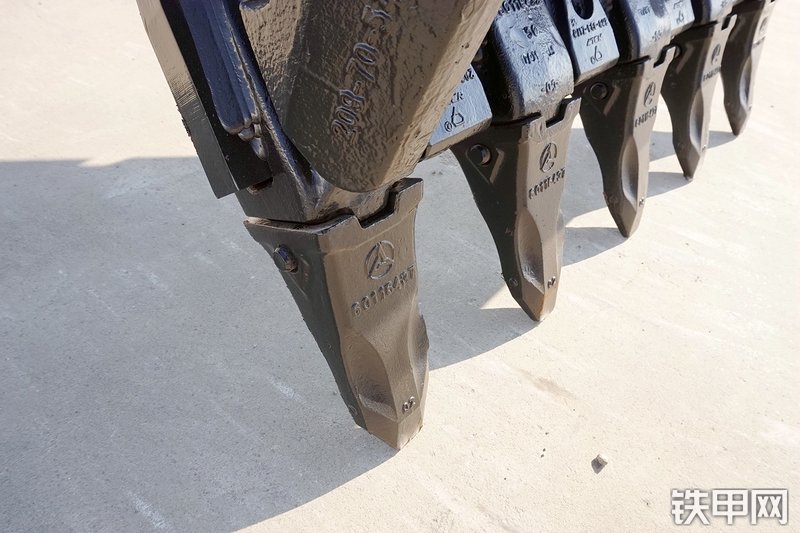 三一重工SY285C挖掘机局部