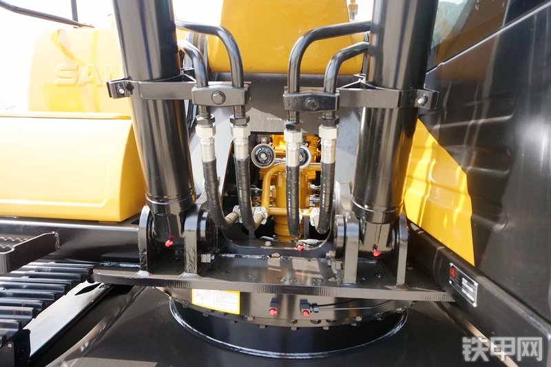 三一重工SY215C挖掘机局部