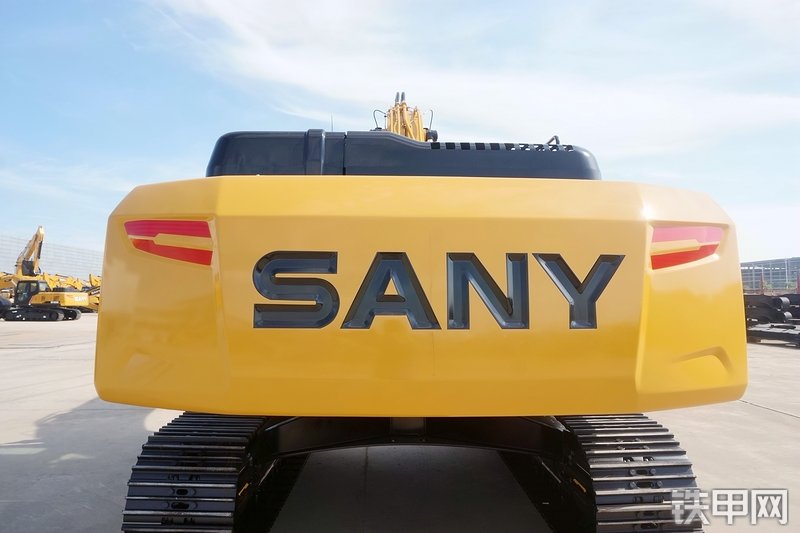 三一重工SY245H挖掘机整机外观