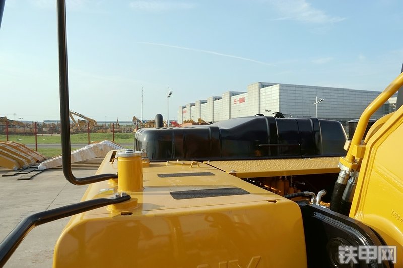 三一重工SY305H挖掘机局部