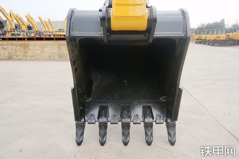 三一重工SY365H挖掘机局部