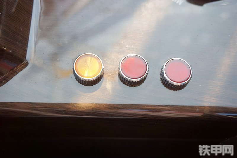 三一重工SY245H挖掘机局部