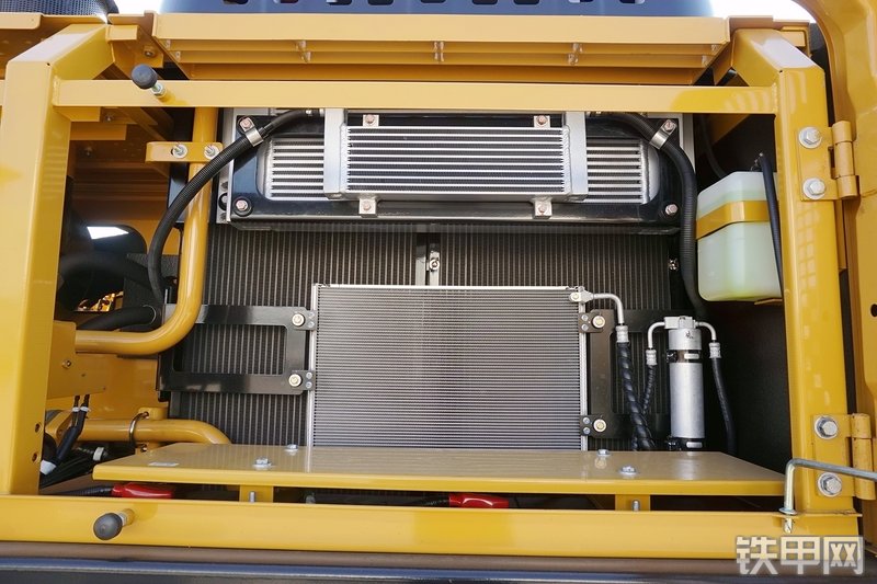 三一重工SY285C挖掘机局部