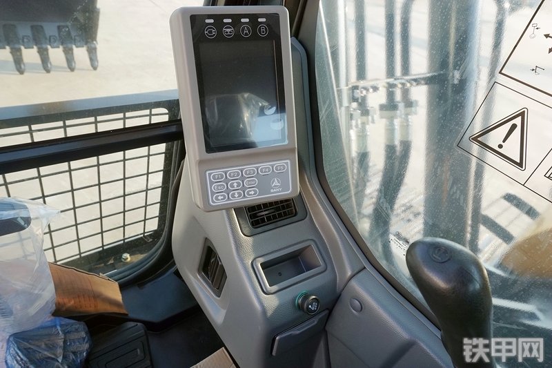 三一重工SY305H挖掘机局部