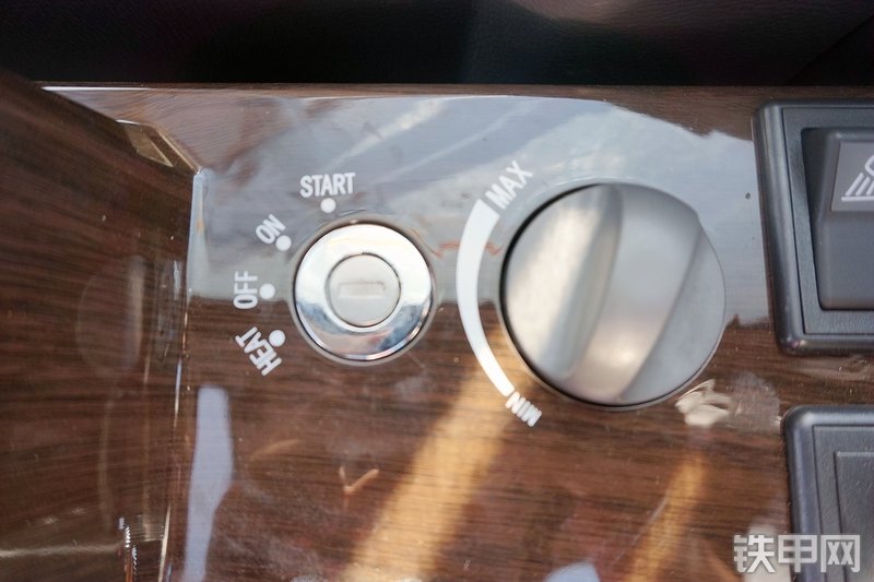 三一重工SY245H挖掘机局部