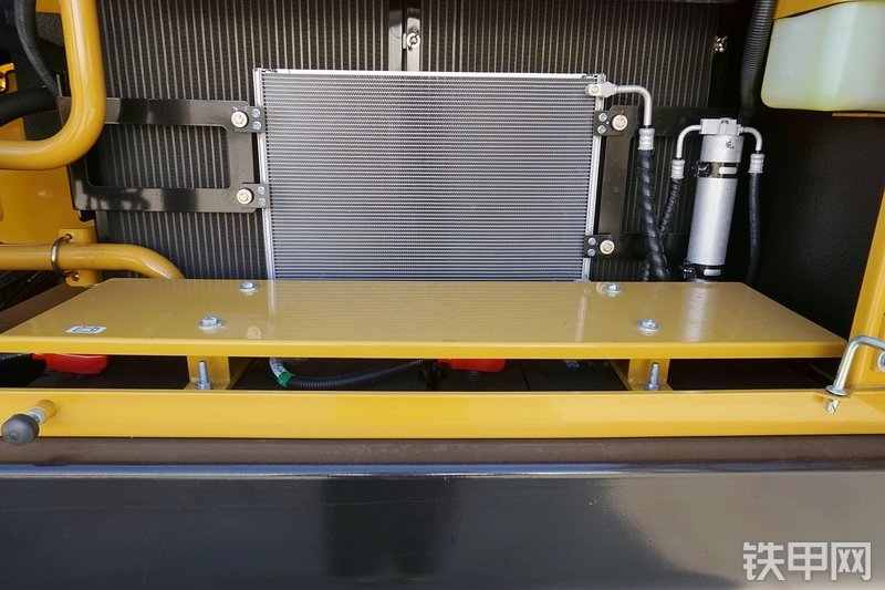 三一重工SY285C挖掘机局部