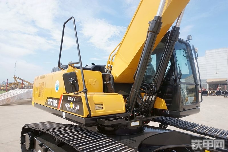 三一重工SY215C挖掘机整机外观