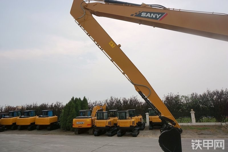 三一重工SY365H加长臂挖掘机局部