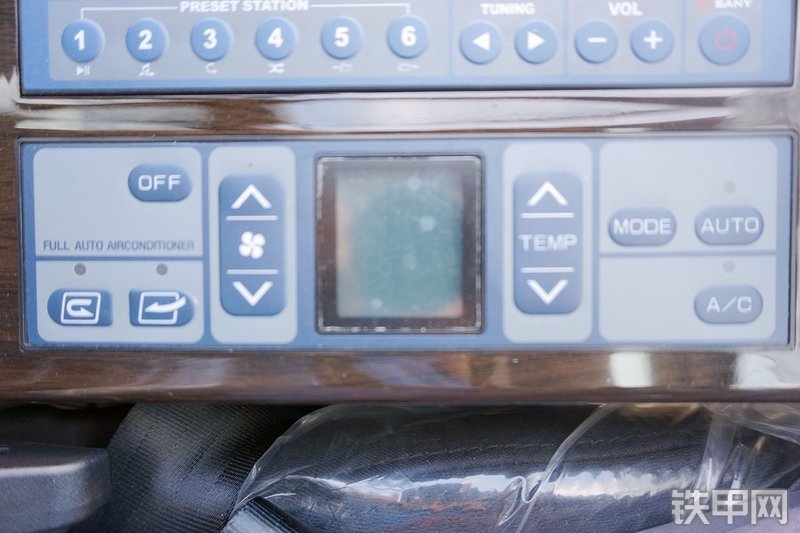 三一重工SY215C挖掘机局部