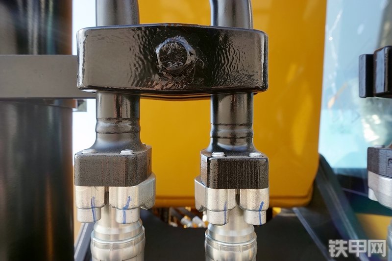 三一重工SY285C挖掘机局部