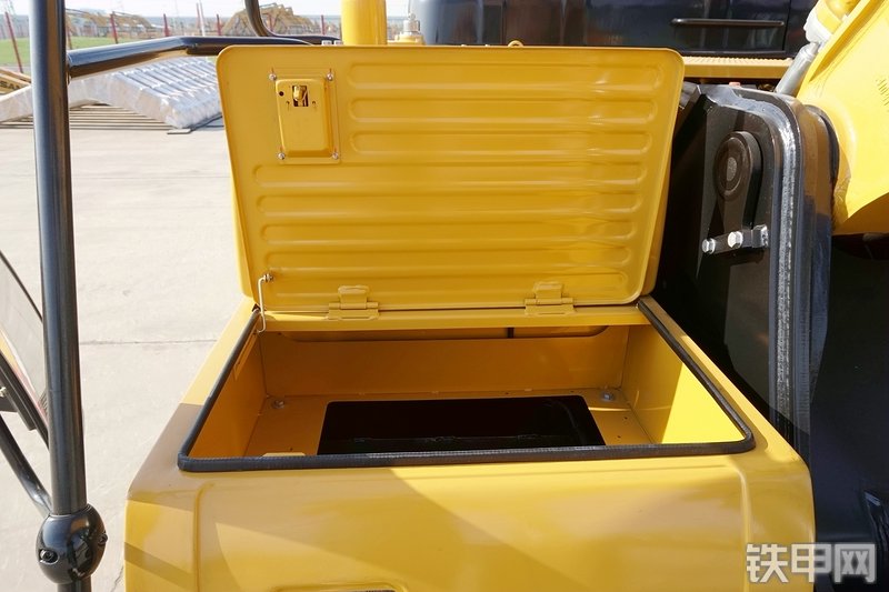 三一重工SY285C挖掘机局部