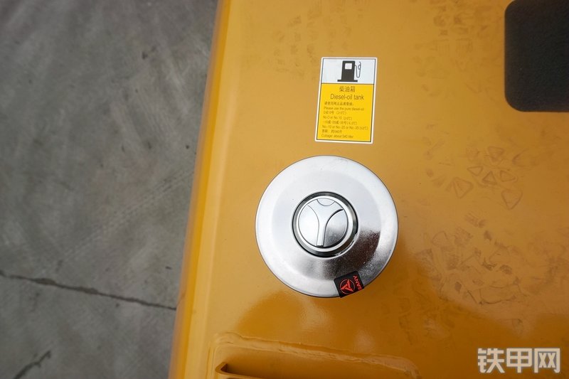 三一重工SY365H加长臂挖掘机局部