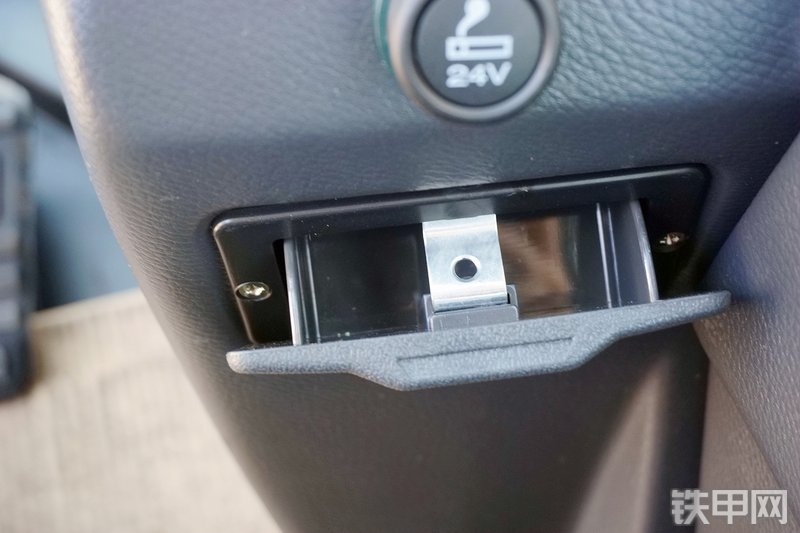 三一重工SY245H挖掘机局部