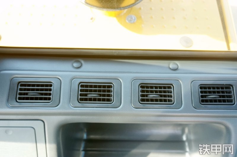 三一重工SY245H挖掘机局部