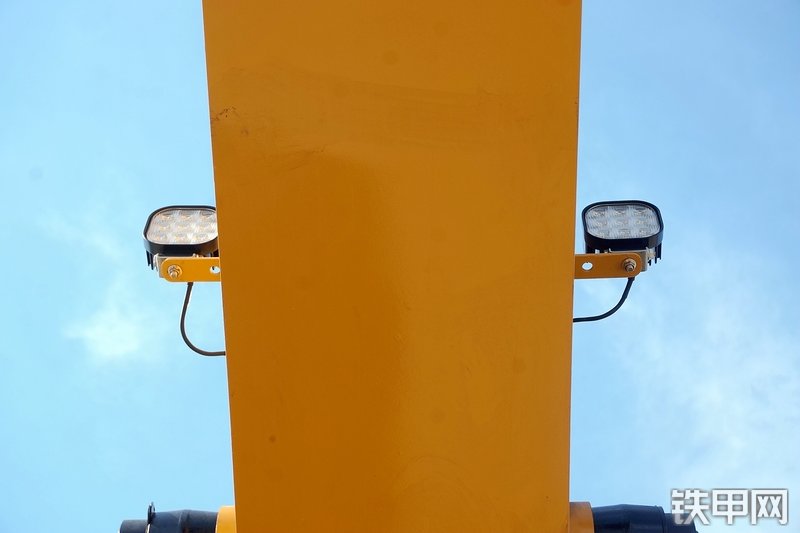 三一重工SY245H挖掘机局部