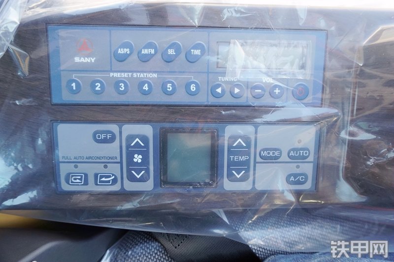 三一重工SY285C挖掘机局部
