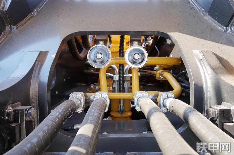 三一重工SY285C挖掘机局部